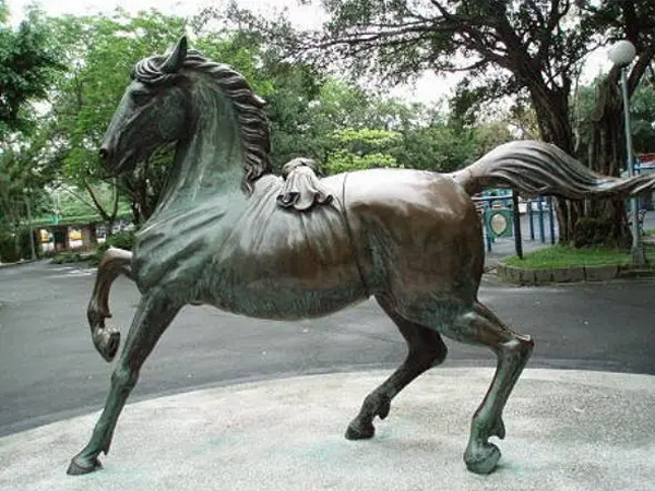 铜雕动物马案例